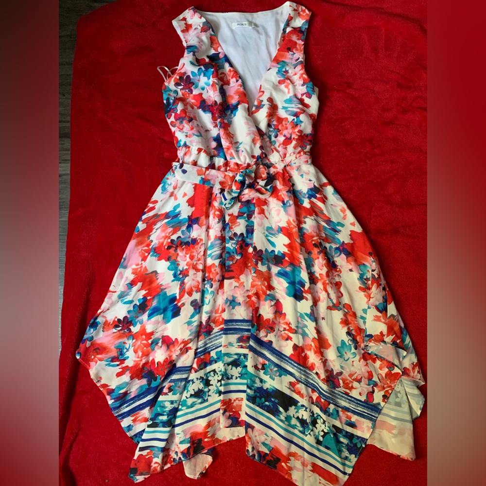 Dress fancy, size 8, sleeveless, floral, colourful
